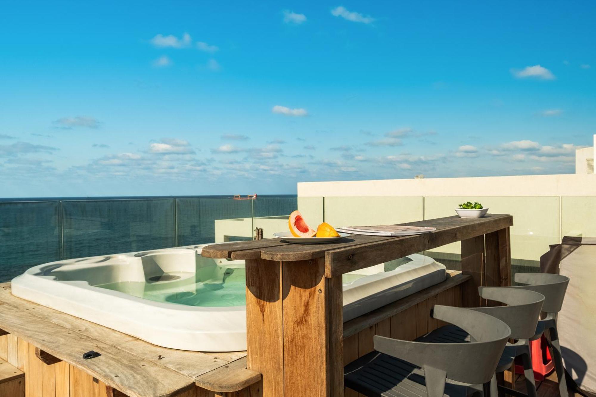 Penthouse 3Br + Roof Top + Parking - On The Beach Haifa Exterior foto